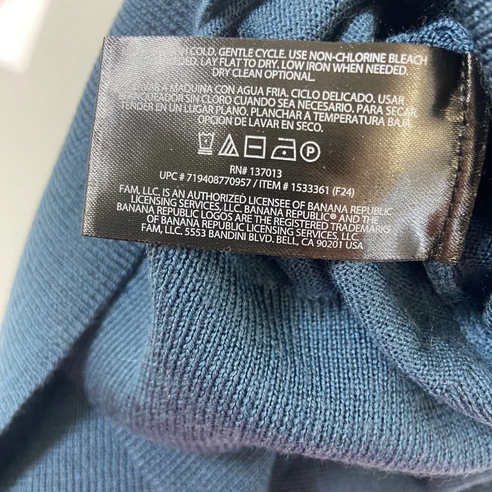 Banana Republic Men's Medium 100%‎ Merino Wool Sweater Blue Crew Neck READ